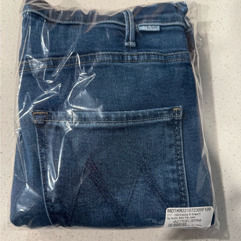 Mother Denim - The Hustler Ankle Fray - Picture 4 of 4